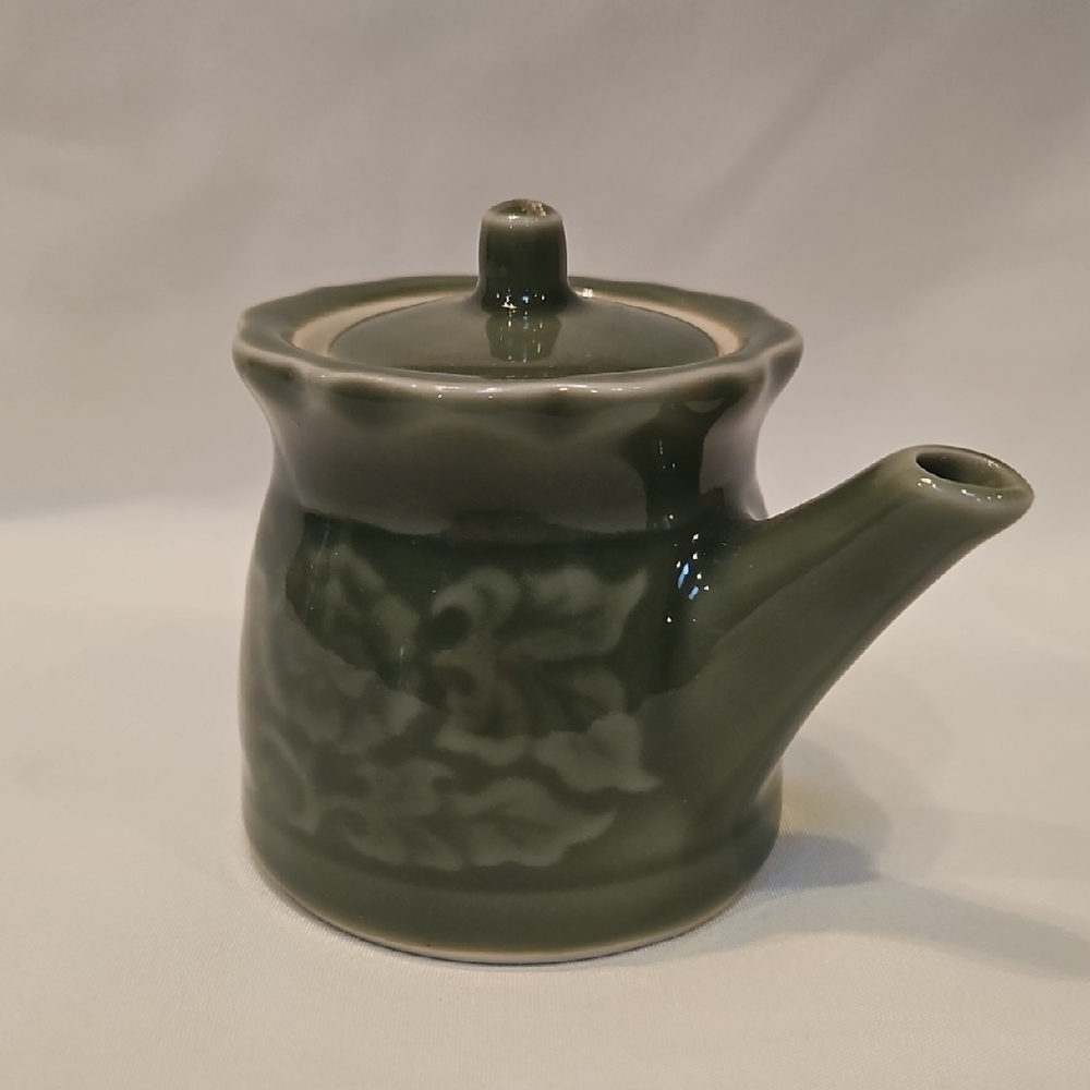 Cure Green Ceramic Soy Sauce Pourer